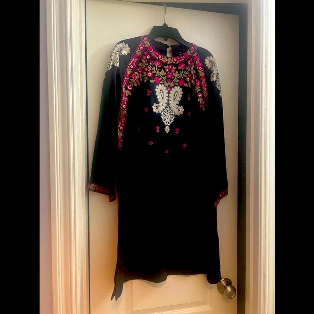 Embroidered baggie style short kurta..